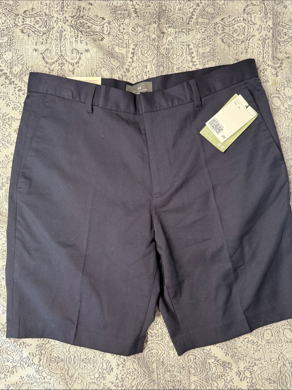 H&M Men's Navy Flat-Front Shorts - 32